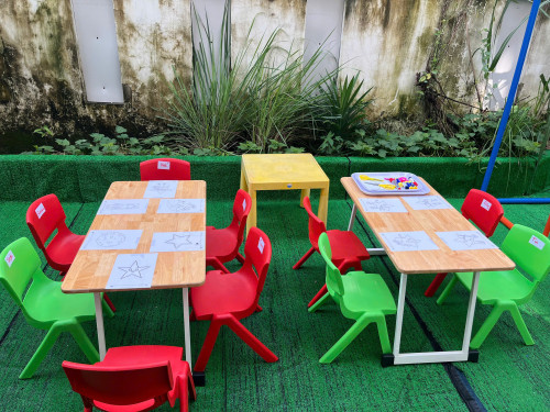 Hoạt động đi tìm và tạo hình bằng lá cây